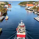 8 Person In Averoy-by Traum Sveggen
