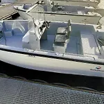 8 Person In Averoy-by Traum