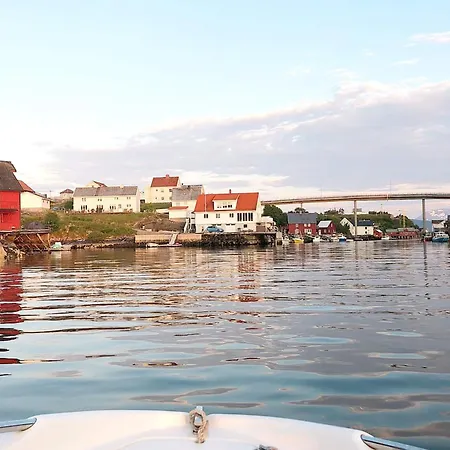 8 Person In Averoy-by Traum * Sveggen