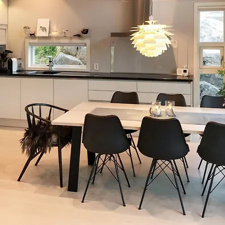 8 Person In Averoy-by Traum Vakantiehuis