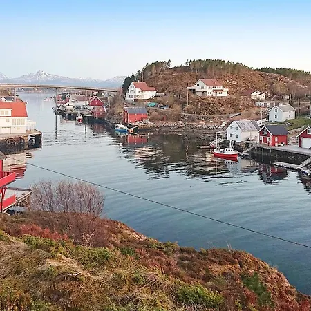 8 Person In Averoy-by Traum * Sveggen