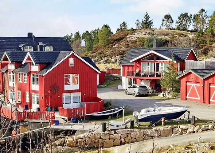8 Person In Averoy-by Traum Sveggen