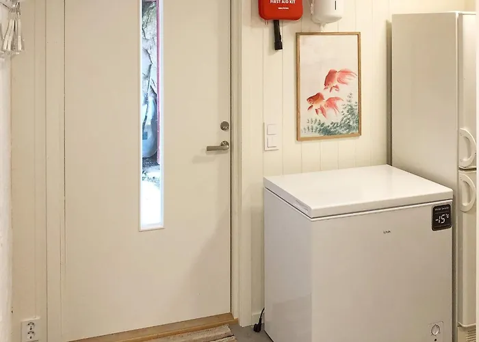 8 Person In Averoy-by Traum Sveggen